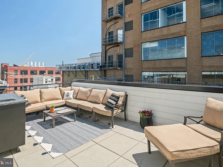 159 E Allen St #1 — Photo 44