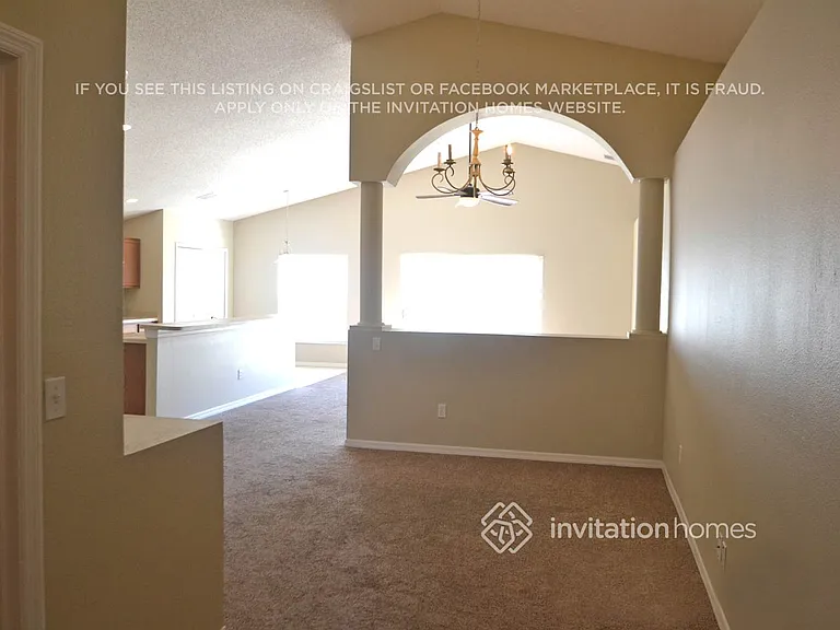 727 Versailles Ln — Photo 2