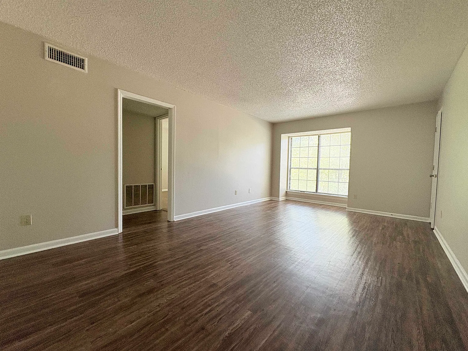 2 bed, 1000 sqft, $1,100 — Photo 2