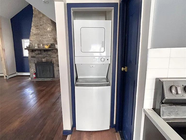 451 E Main St — Photo 18