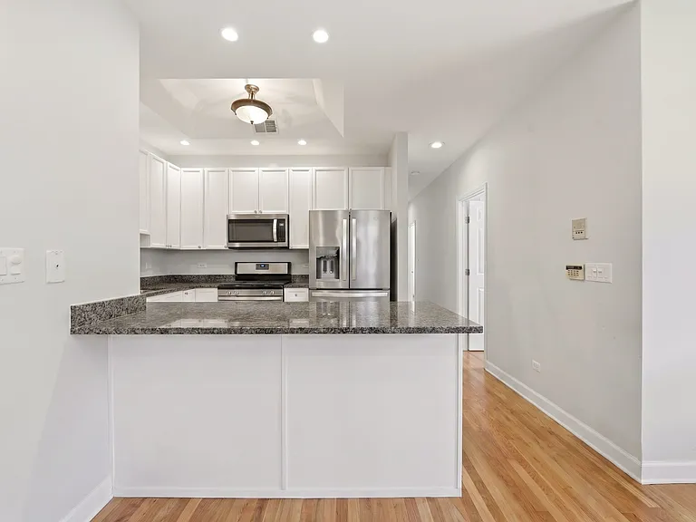 814 W Hubbard St #4 — Photo 8