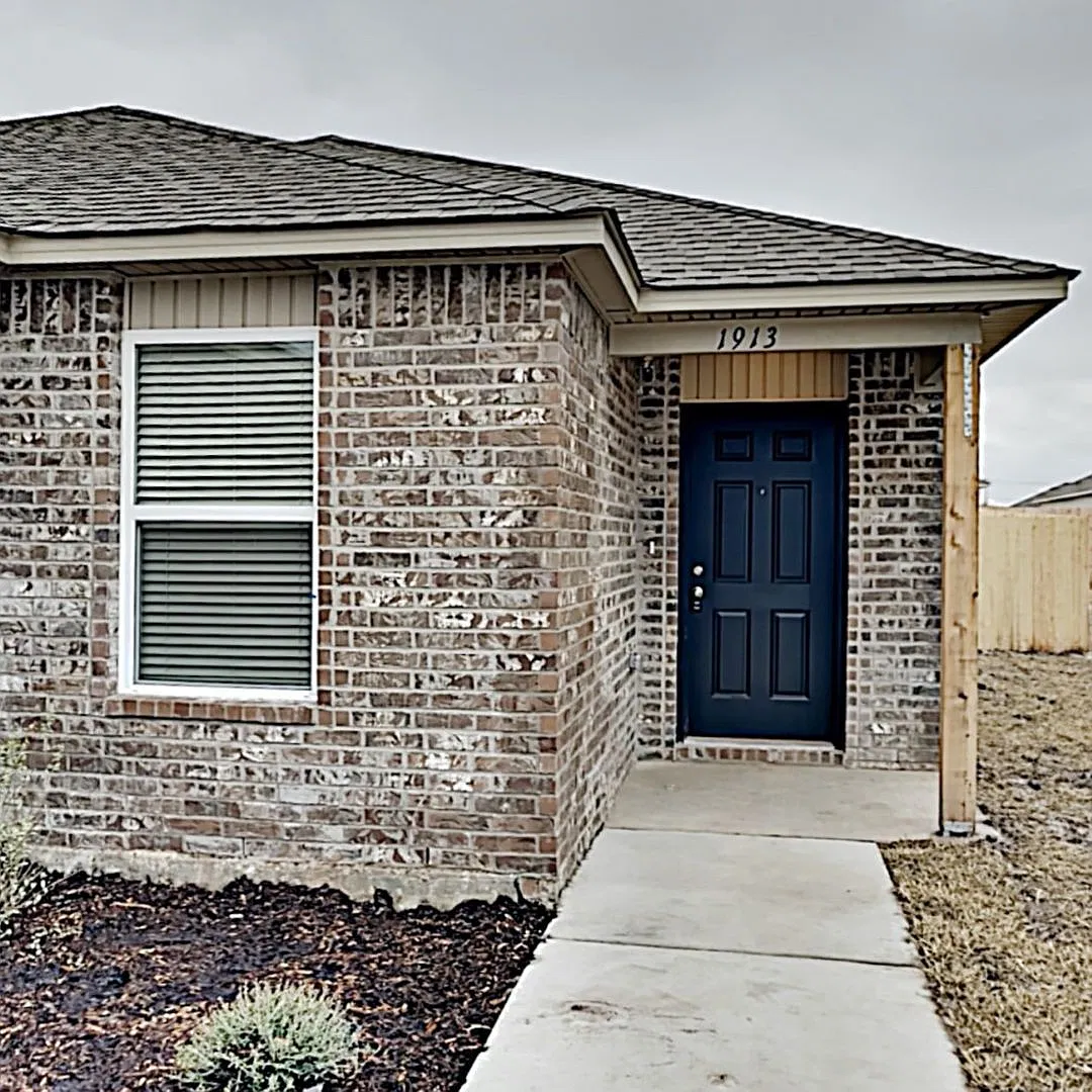 Very Nice 3 Bedroom 2 Bath Home in Yukon Schools — Photo 2