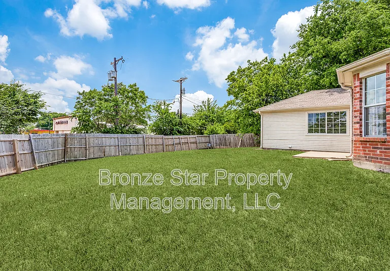 722 Seneca Dr — Photo 15