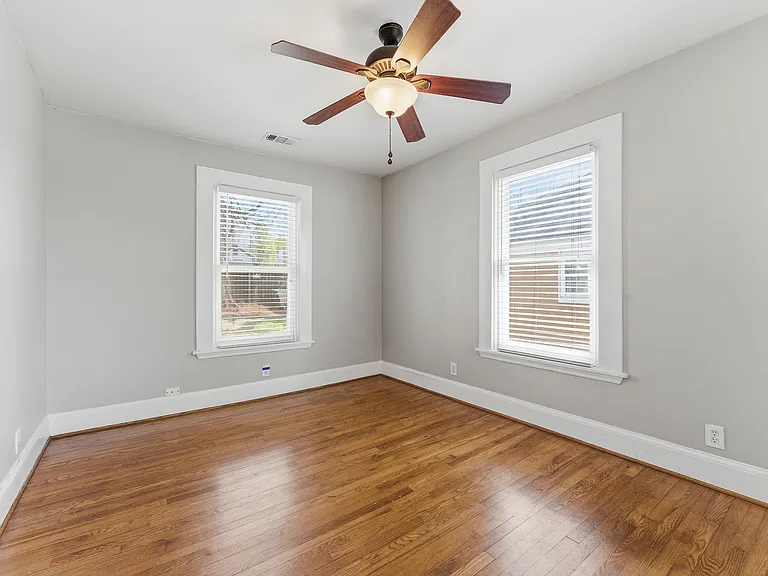 202 Warren St — Photo 12