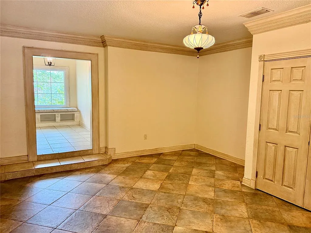 3 bed, 2.0 bath, 2532 sqft, $4,300 — Photo 3