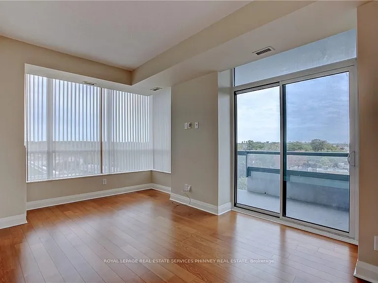 1 Hurontario St #806 — Photo 18