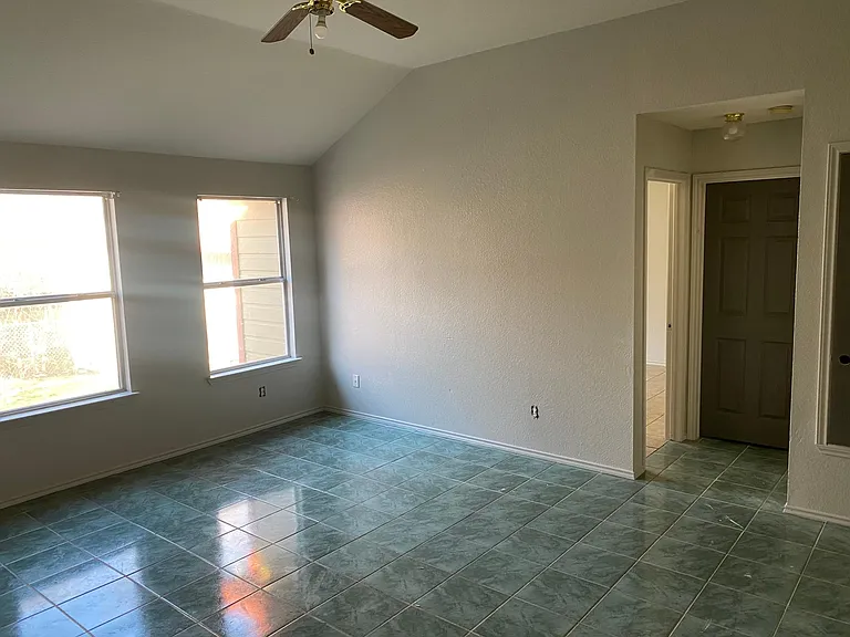 2500 Ashley Way — Photo 8