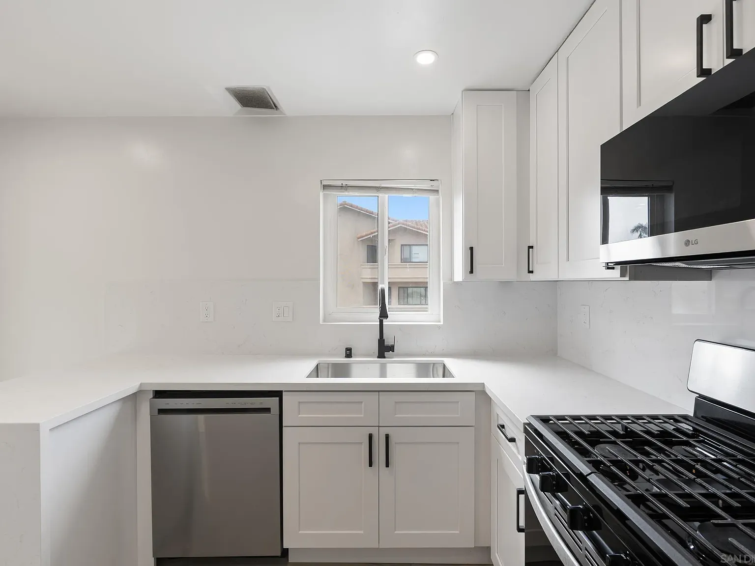 2 bed, 1.0 bath, 729 sqft, $2,695 — Photo 4
