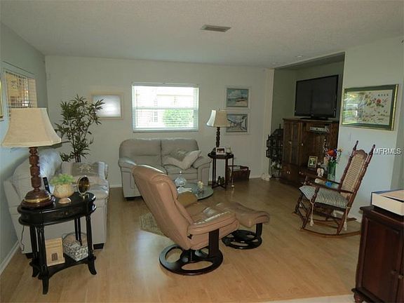 4th image of 2142 Crowsnest Dr