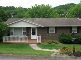 711 Crowell Ln, Johnson City, TN 37601