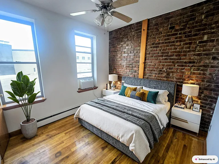 1093 Summit Ave #10 — Photo 3