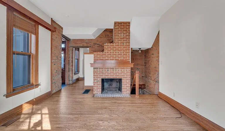 129-131 E Sycamore St #131 — Photo 4