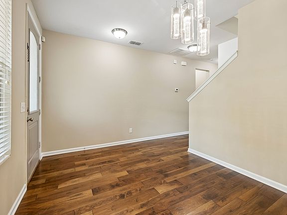 5th image of 1021 Livingstone Ln