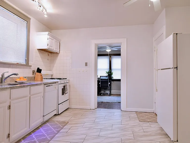 1419 Yale Ave — Photo 6