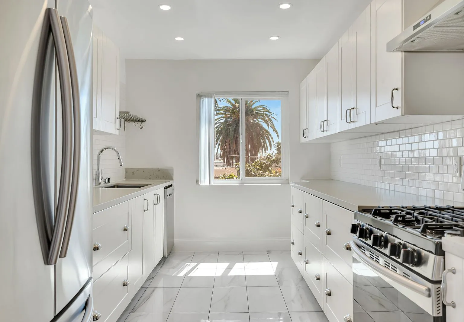 3 bed, 1450 sqft, $4,295 — Photo 3
