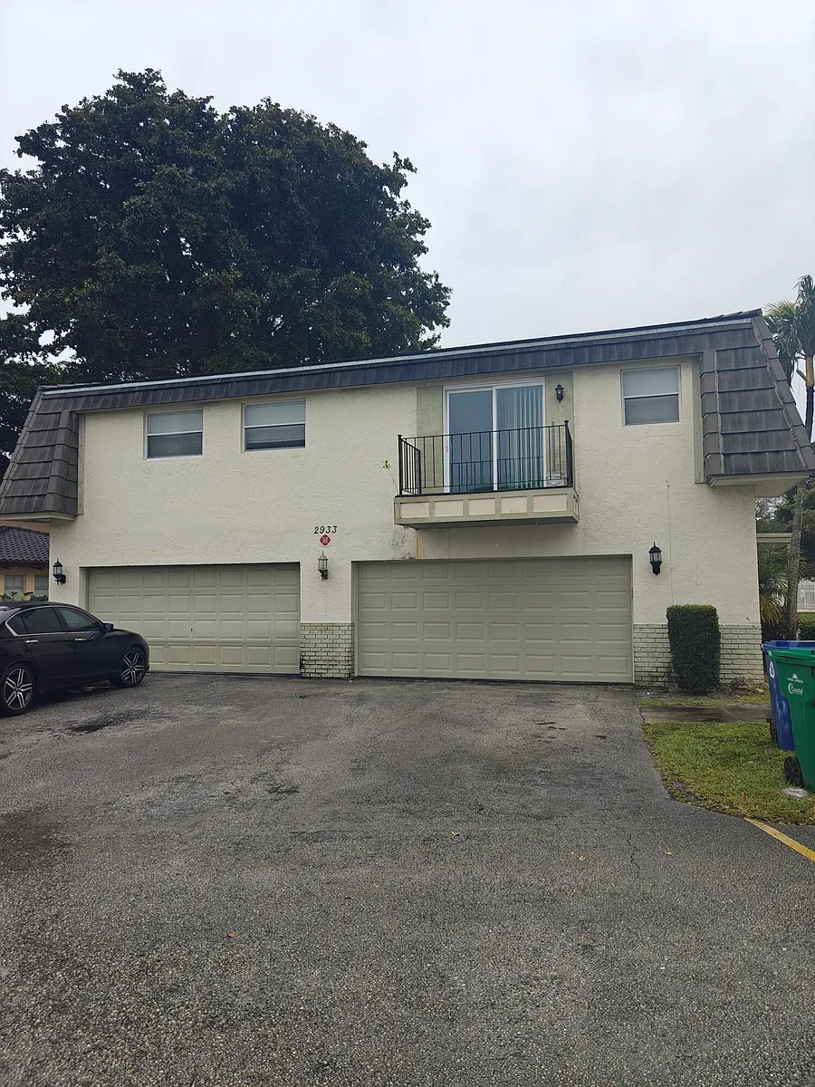 Building Photo - 2933 NW 89th Ter #6-4