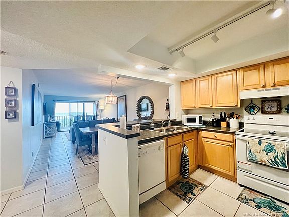 3rd image of 9400 S Ocean Dr APT 204B