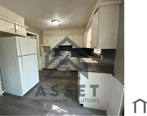 1612 Melinda Ln — Photo 3