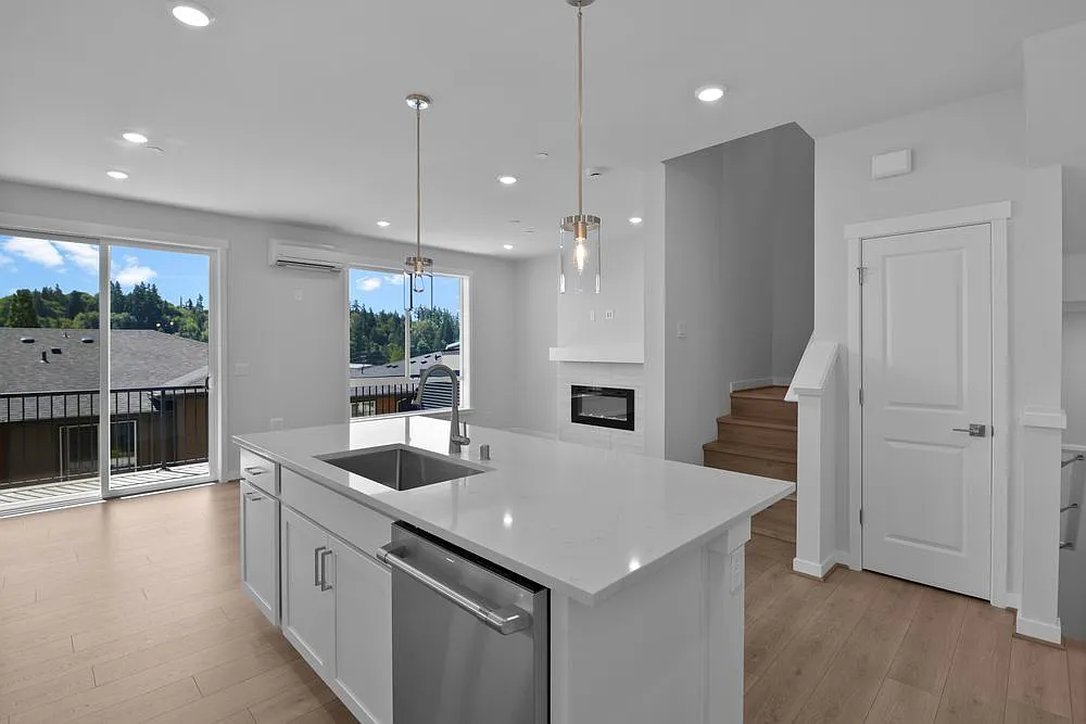 13217 NE 127th Way Unit B photo 1