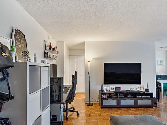 3rd image of 2550 Olinville Ave APT 6L