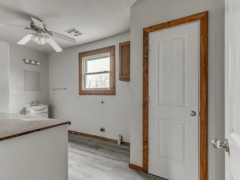 118 S Miles Ave — Photo 10