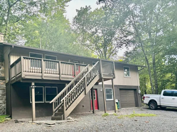 1035 Mustang Rd, Lake Ariel, PA 18436