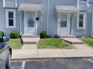 914 SE Hampton Ct, Lees Summit, MO 64063