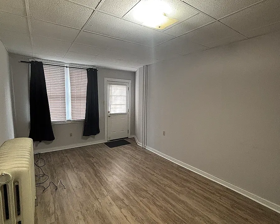 425 E Main St #1