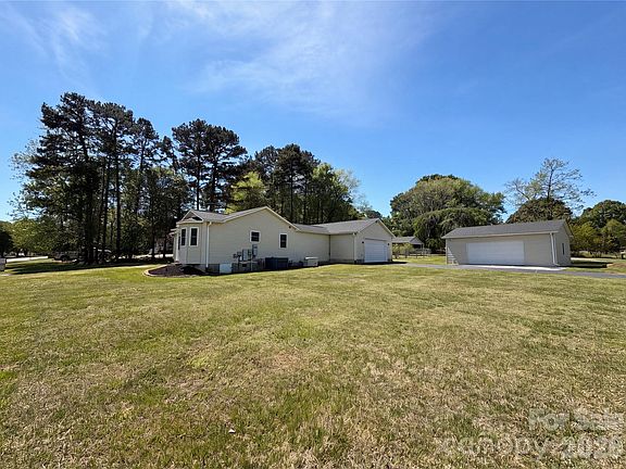 5th image of 101 Forest Meadow Ln