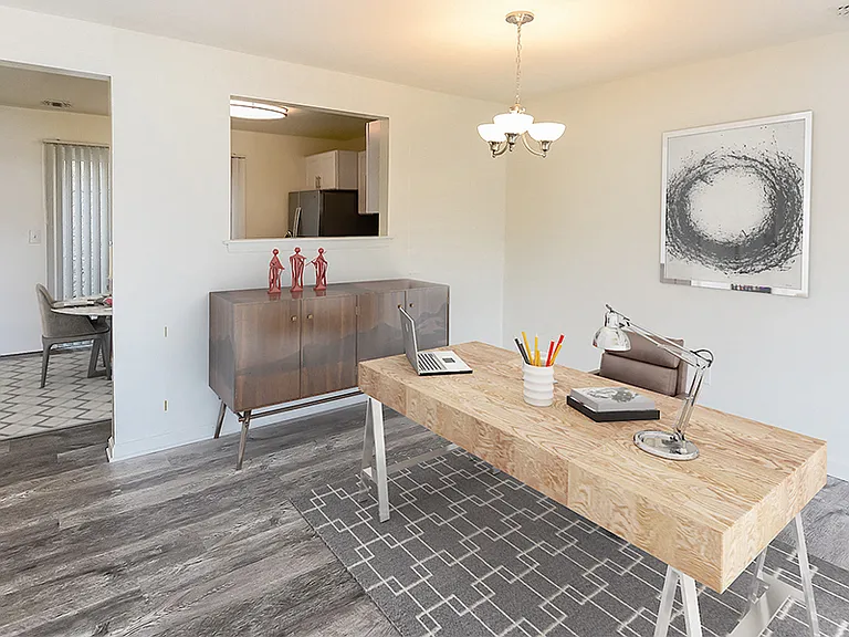 Mews at Annandale Townhomes — Photo 4