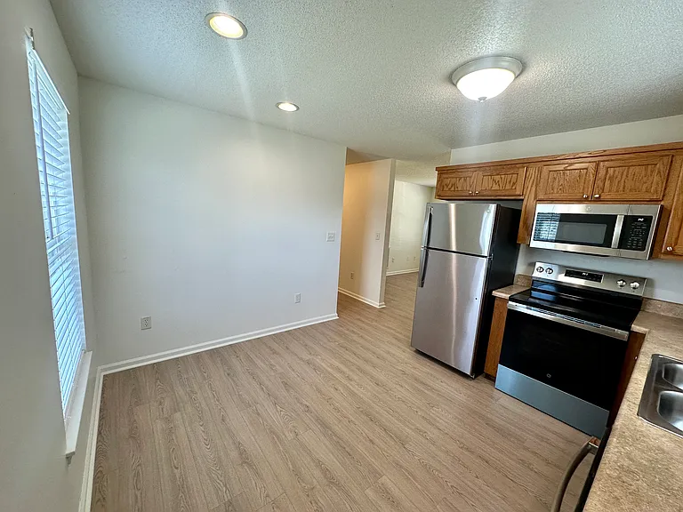 109 England Way — Photo 8