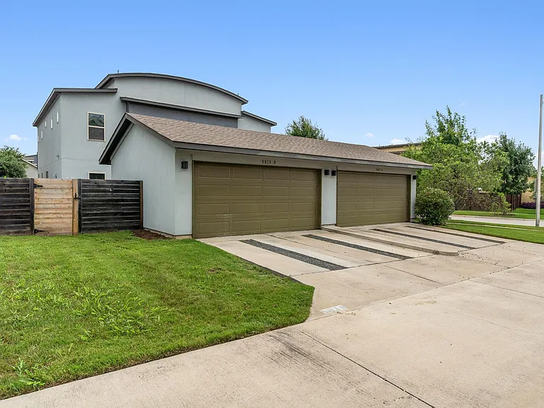 5813 Charles Merle Dr #B — Photo 6