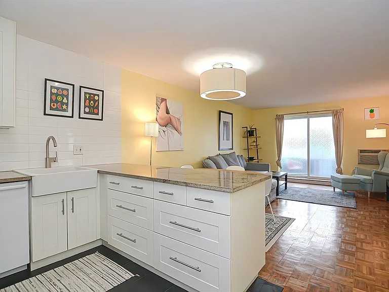 18 Pond St #7 — Photo 1