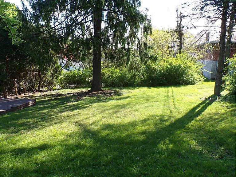 2440 W Livingston St — Photo 35