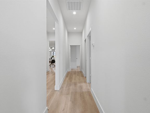 5th image of 4438 Tacoma St