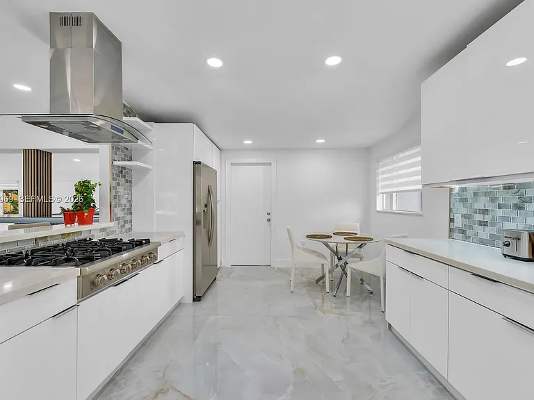200 N Hibiscus Dr — Photo 19