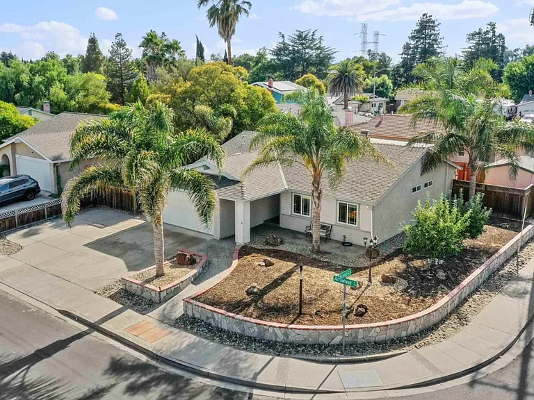 1694 Arrowhead Ave — Photo 17