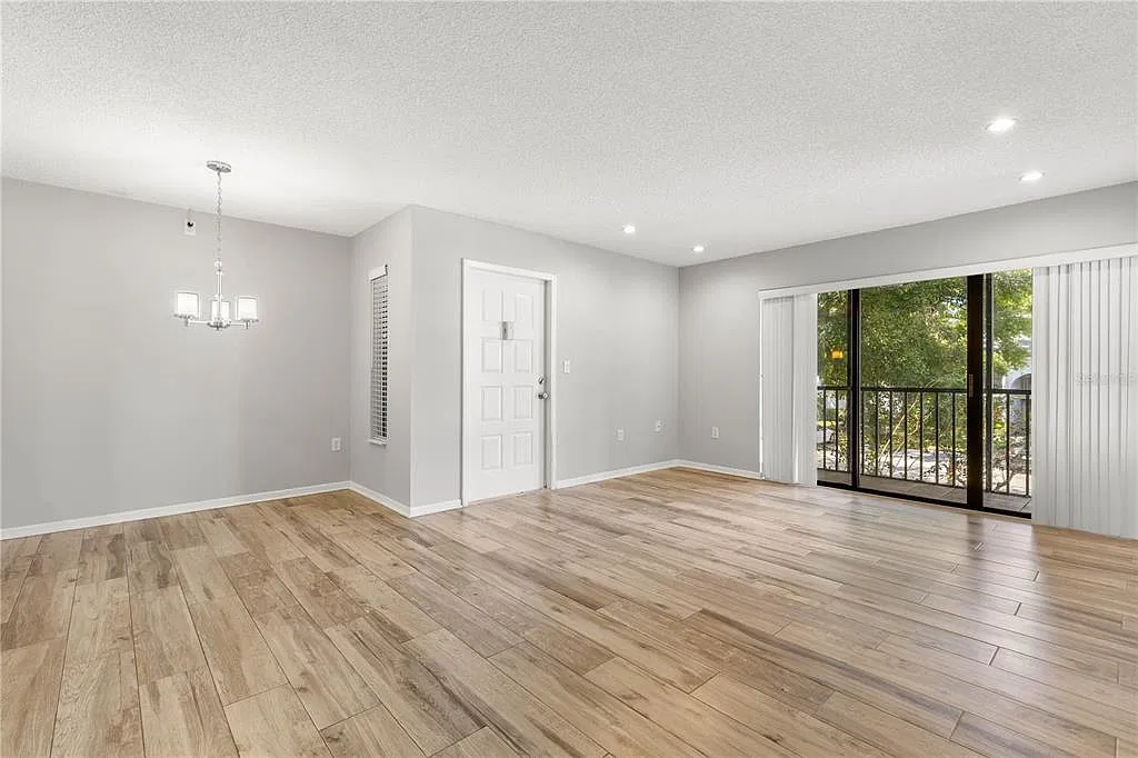 3 bed, 2.0 bath, 1185 sqft, $2,149 — Photo 4