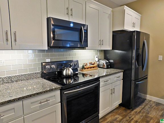 4th image of 204 1/2 S Churchill Cir