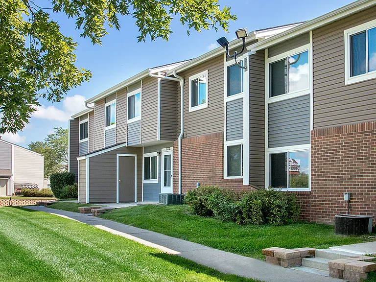 Sunset Ridge Townhomes — Photo 2