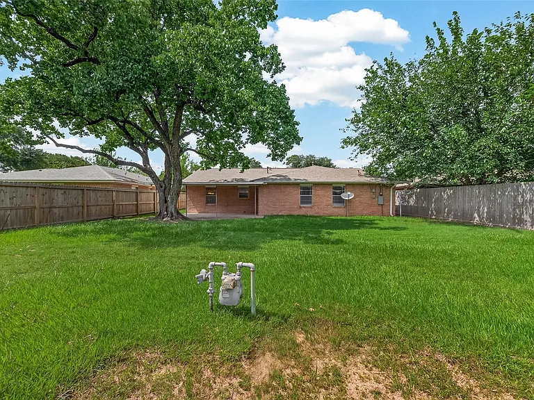 6727 Grovewood Ln — Photo 33