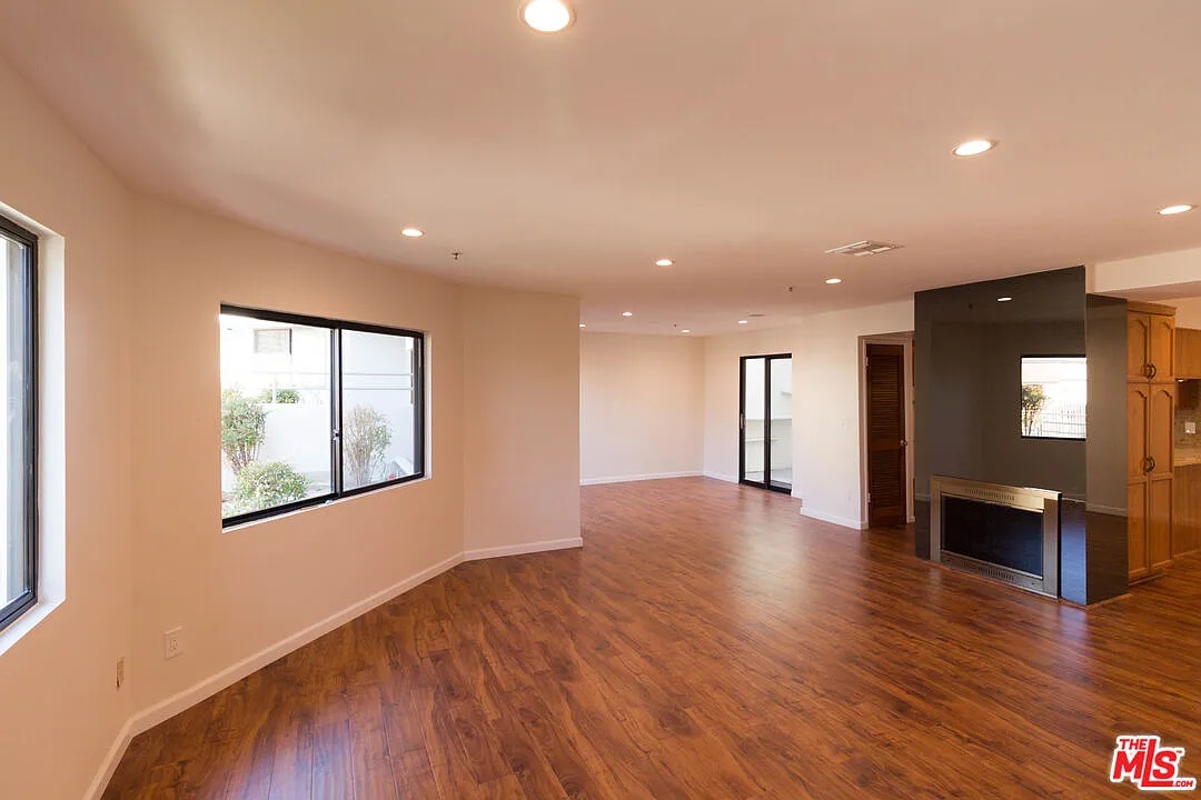 3 bed, 2.5 bath, 1600 sqft, $4,000 — Photo 4