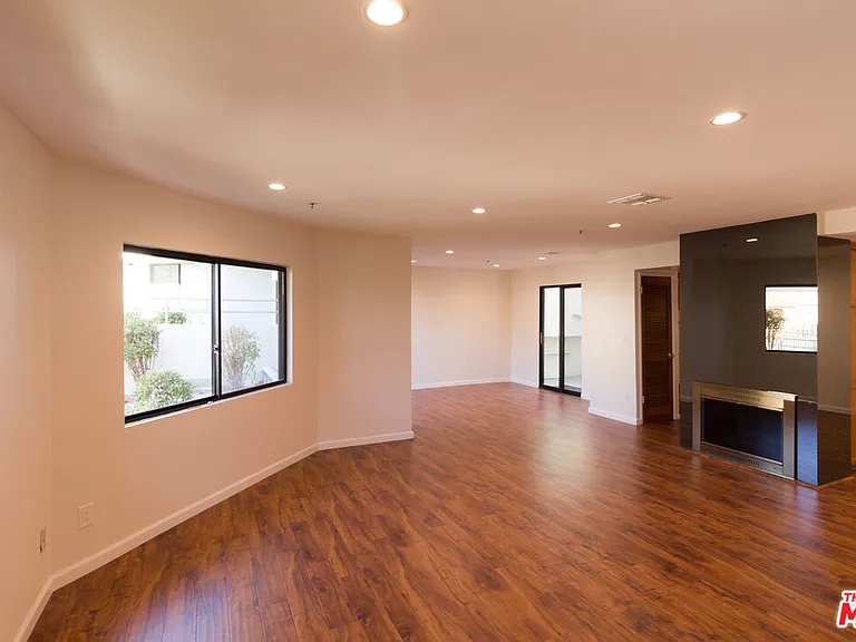 301 W Loraine St #8 — Photo 4