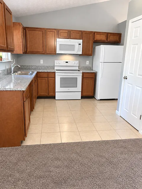 3 bed, 2.5 bath, $2,195 — Photo 4