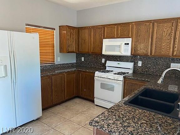 3rd image of 6508 Kenya Springs St