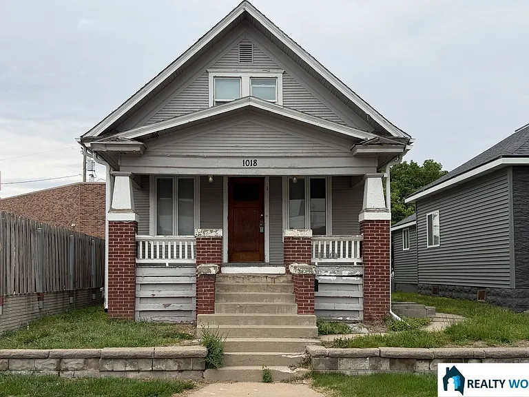 1018 Charleston St — Photo 1