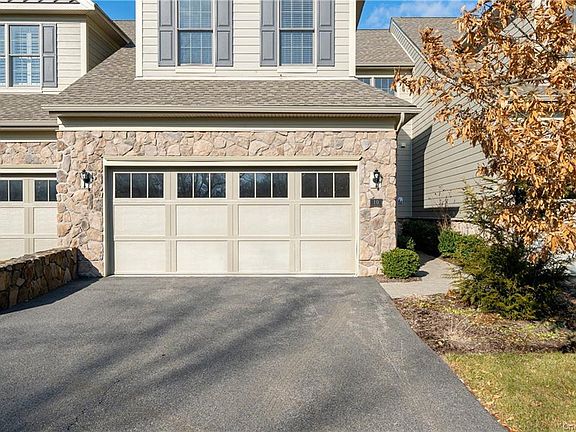 3rd image of 10 Goldman Ct