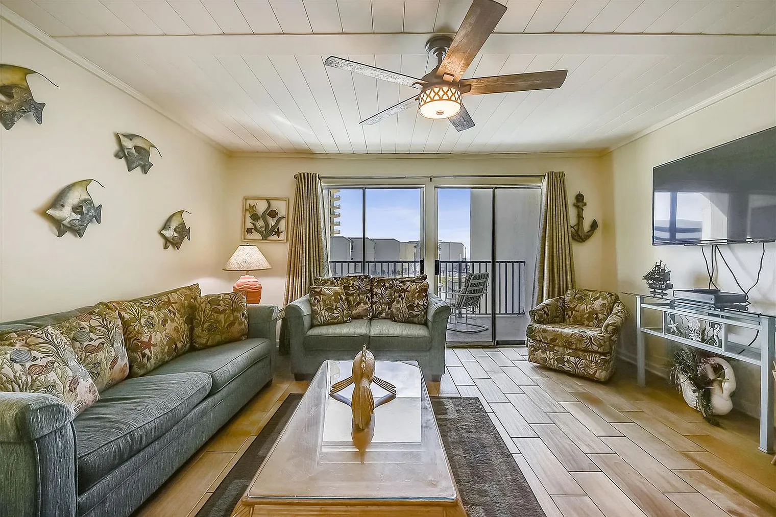 4 bed, 3.0 bath, 1754 sqft, $5,277 — Photo 3
