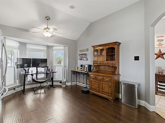 5th image of 113 Forest Glen Dr