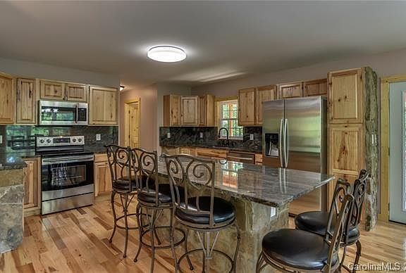 4th image of 212 Southwind Dr